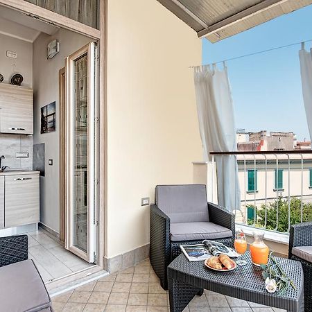 Giggino'S Flat - Live Like A Local Apartment Napoli Bagian luar foto